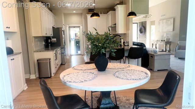 16437 Sleepy Hollow Drive, Fenton Charter Township, MI 48430