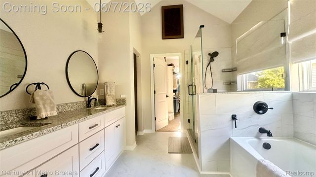16437 Sleepy Hollow Drive, Fenton Charter Township, MI 48430