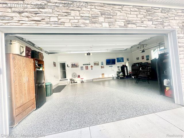 16437 Sleepy Hollow Drive, Fenton Charter Township, MI 48430