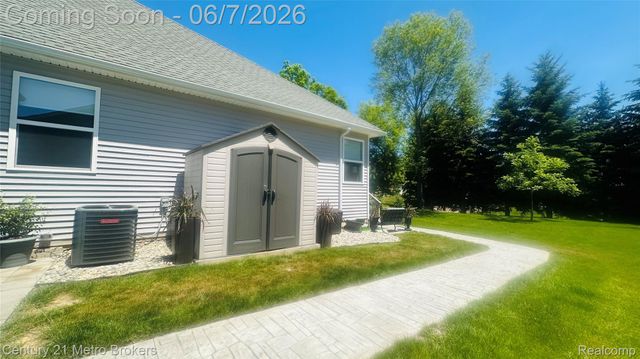16437 Sleepy Hollow Drive, Fenton Charter Township, MI 48430