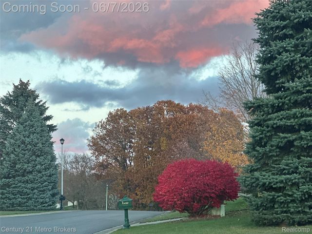 16437 Sleepy Hollow Drive, Fenton Charter Township, MI 48430