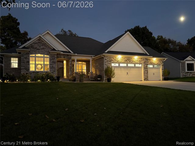 16437 Sleepy Hollow Drive, Fenton Charter Township, MI 48430