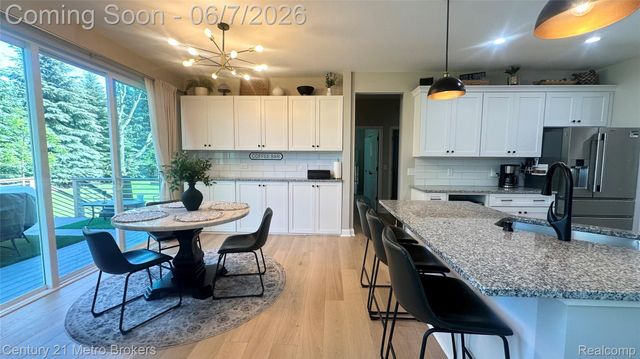 16437 Sleepy Hollow Drive, Fenton Charter Township, MI 48430