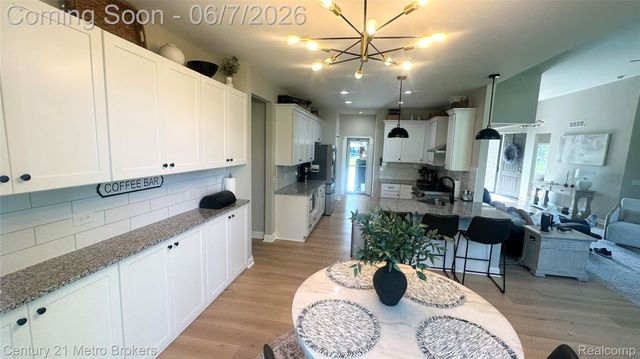 16437 Sleepy Hollow Drive, Fenton Charter Township, MI 48430
