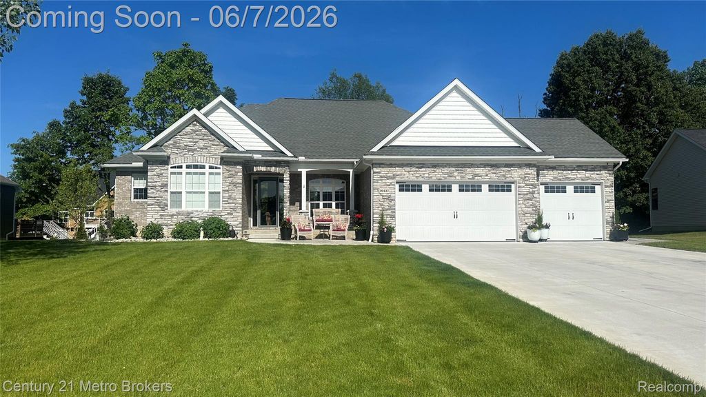 16437 Sleepy Hollow Drive, Fenton Charter Township, MI 48430