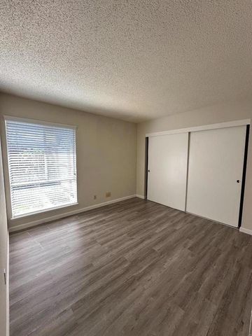 995 Henderson Avenue, Sunnyvale, CA 94086