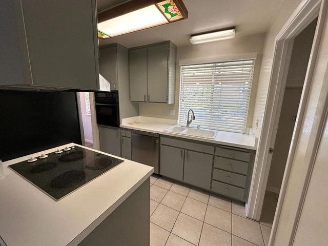 995 Henderson Avenue, Sunnyvale, CA 94086