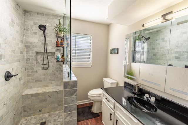 1453 Pin Oak Drive, Bellville, TX 77418