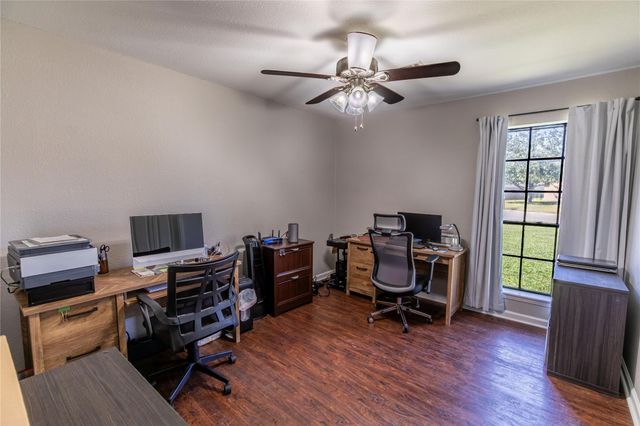 1453 Pin Oak Drive, Bellville, TX 77418