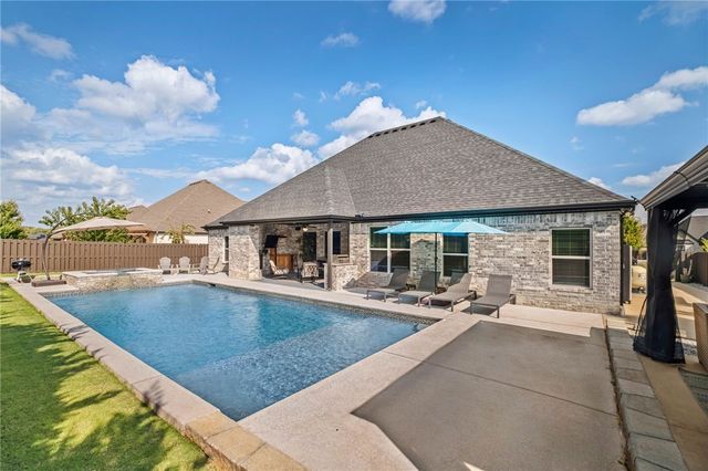 1311 Montieri Drive, Centerton, AR 72719