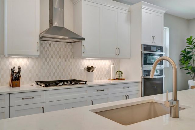 1124 WATERLINE COURT, Sarasota, FL 34240