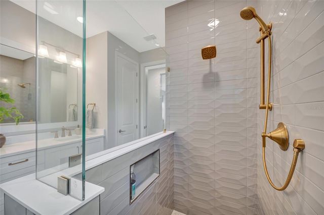 1124 WATERLINE COURT, Sarasota, FL 34240