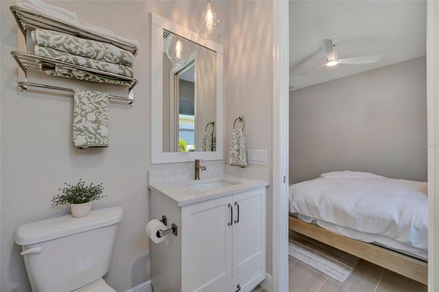1124 WATERLINE COURT, Sarasota, FL 34240