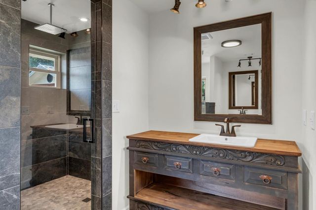1500 Greer LN, Burnet, TX 78611