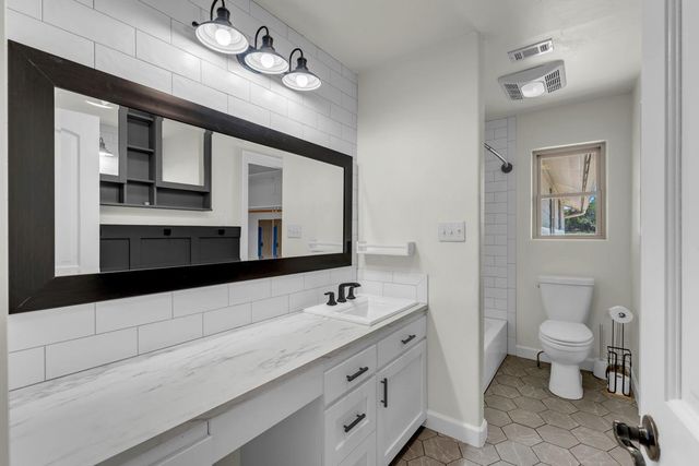1500 Greer LN, Burnet, TX 78611