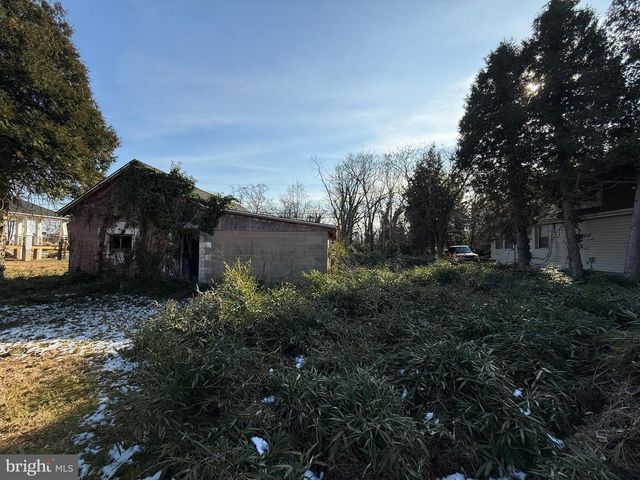 2224 MIDDLEBOROUGH RD, Essex, MD 21221