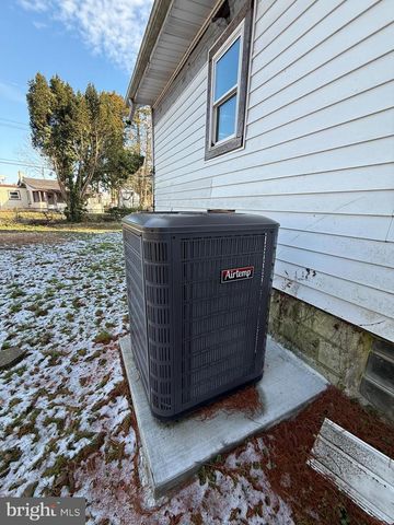 2224 MIDDLEBOROUGH RD, Essex, MD 21221