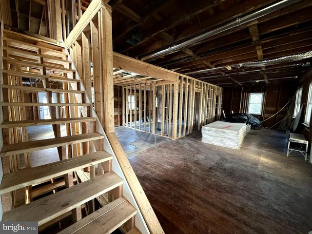 2224 MIDDLEBOROUGH RD, Essex, MD 21221