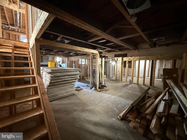 2224 MIDDLEBOROUGH RD, Essex, MD 21221