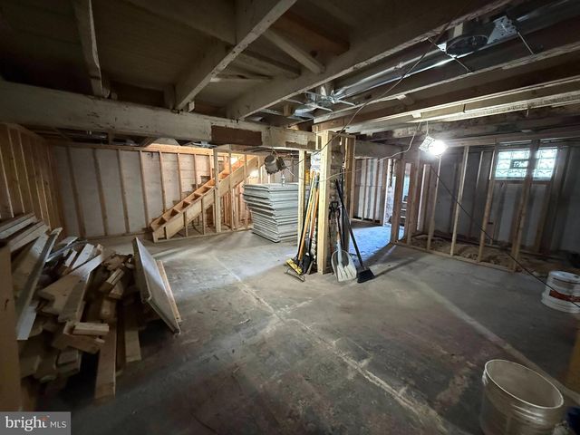 2224 MIDDLEBOROUGH RD, Essex, MD 21221