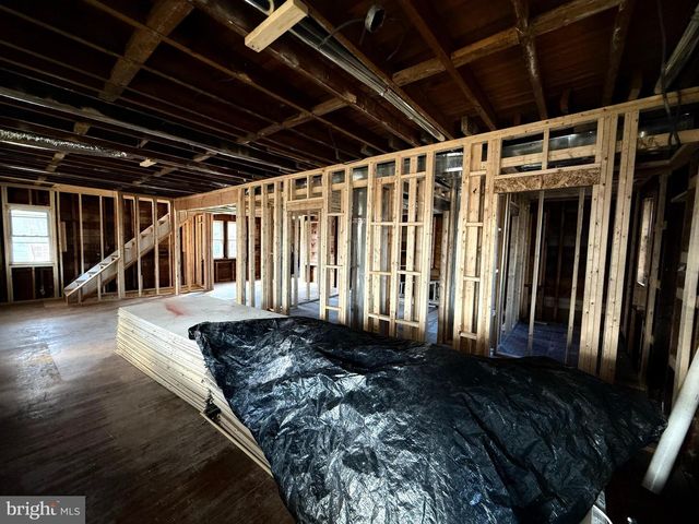 2224 MIDDLEBOROUGH RD, Essex, MD 21221