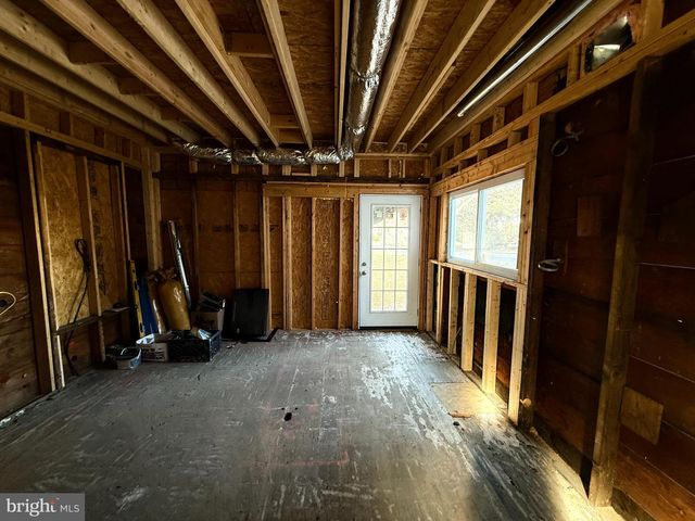 2224 MIDDLEBOROUGH RD, Essex, MD 21221