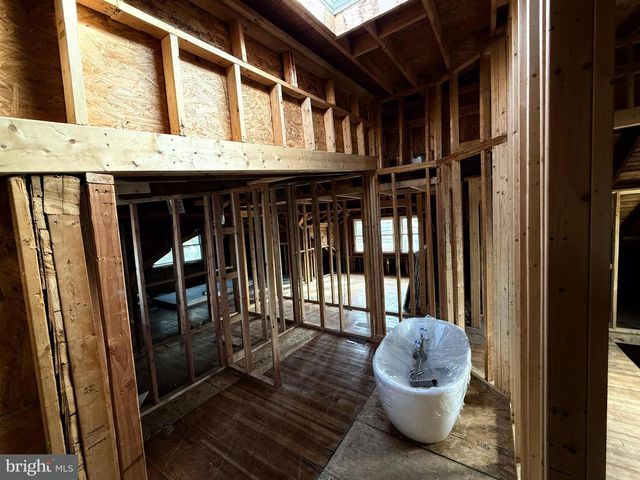 2224 MIDDLEBOROUGH RD, Essex, MD 21221