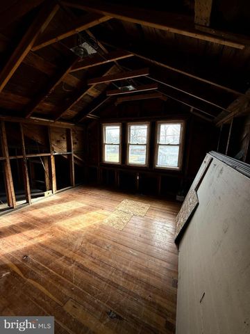 2224 MIDDLEBOROUGH RD, Essex, MD 21221