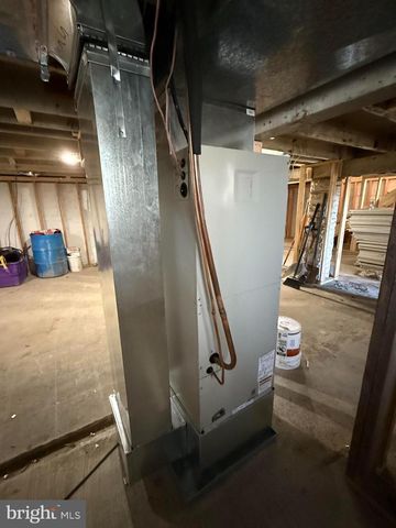 2224 MIDDLEBOROUGH RD, Essex, MD 21221