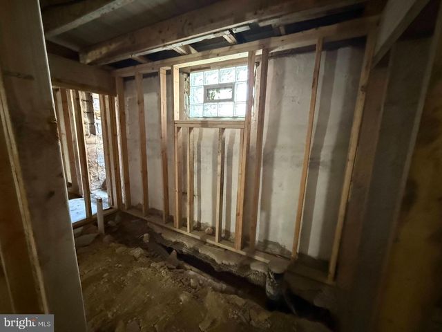 2224 MIDDLEBOROUGH RD, Essex, MD 21221