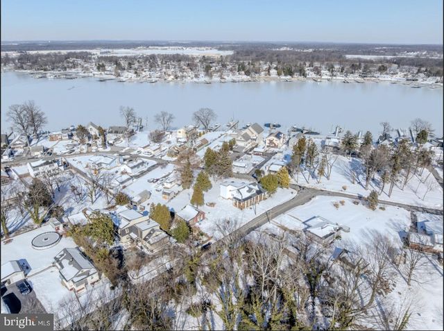 2224 MIDDLEBOROUGH RD, Essex, MD 21221