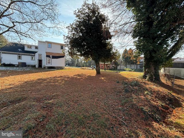 2224 MIDDLEBOROUGH RD, Essex, MD 21221