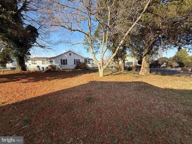 2224 MIDDLEBOROUGH RD, Essex, MD 21221