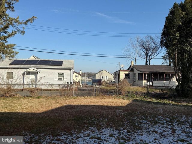 2224 MIDDLEBOROUGH RD, Essex, MD 21221