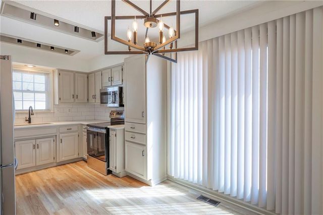 211 Gregg Street, Grain Valley, MO 64029