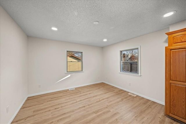 6805 N Wayne Avenue, Kansas City, MO 64118