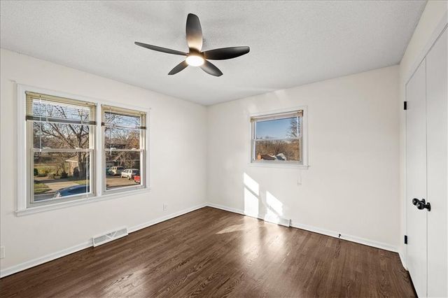 6805 N Wayne Avenue, Kansas City, MO 64118