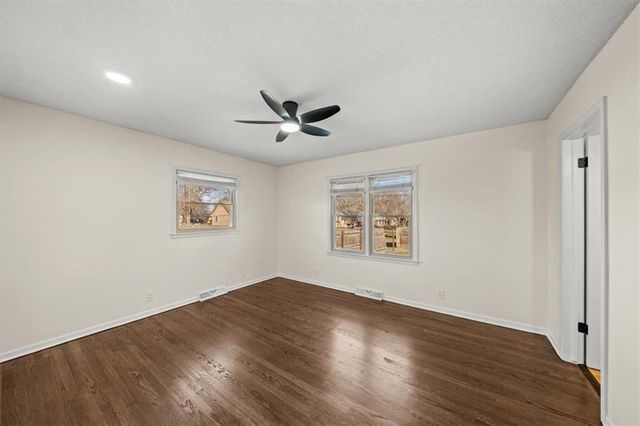 6805 N Wayne Avenue, Kansas City, MO 64118