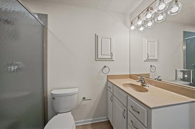 6805 N Wayne Avenue, Kansas City, MO 64118