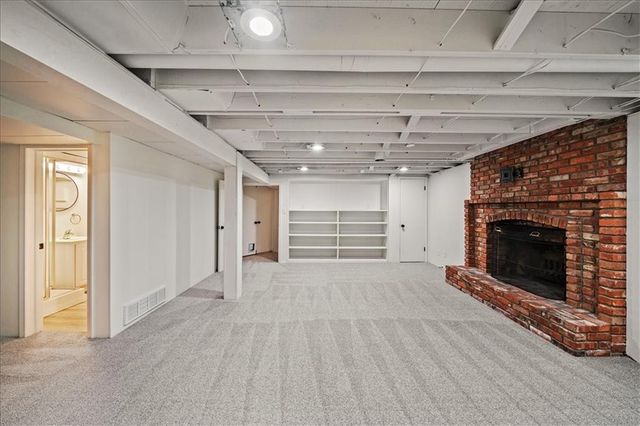 6805 N Wayne Avenue, Kansas City, MO 64118