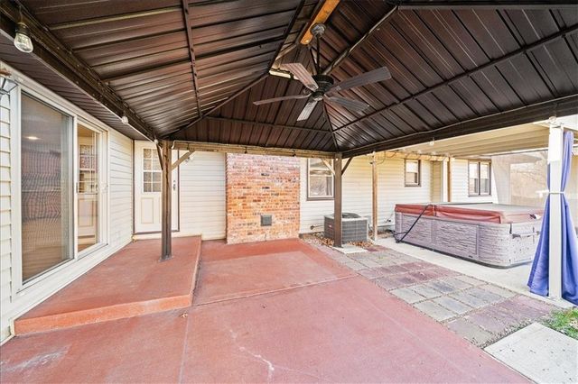 6805 N Wayne Avenue, Kansas City, MO 64118