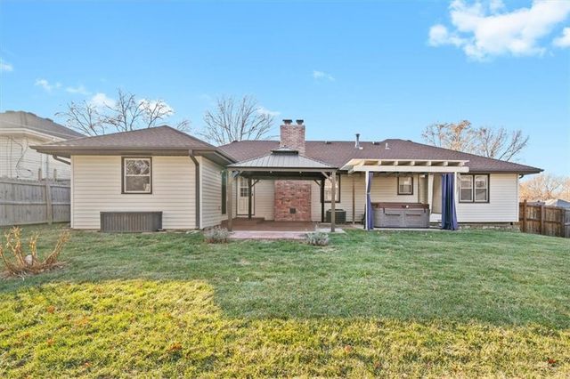 6805 N Wayne Avenue, Kansas City, MO 64118