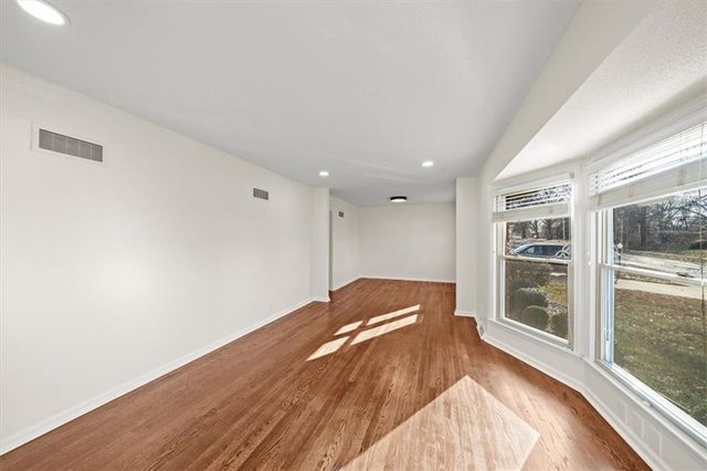 6805 N Wayne Avenue, Kansas City, MO 64118