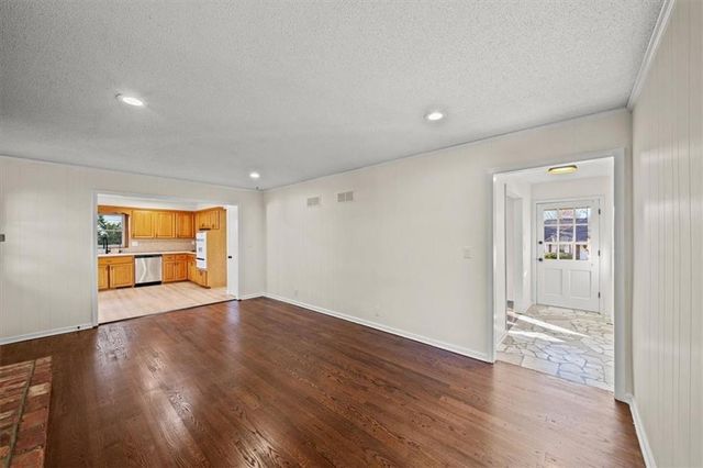 6805 N Wayne Avenue, Kansas City, MO 64118