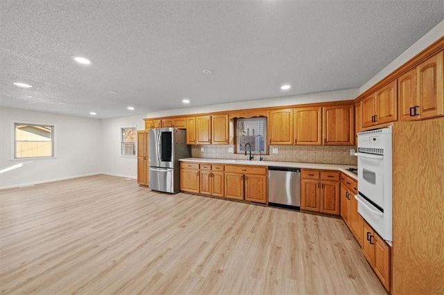 6805 N Wayne Avenue, Kansas City, MO 64118