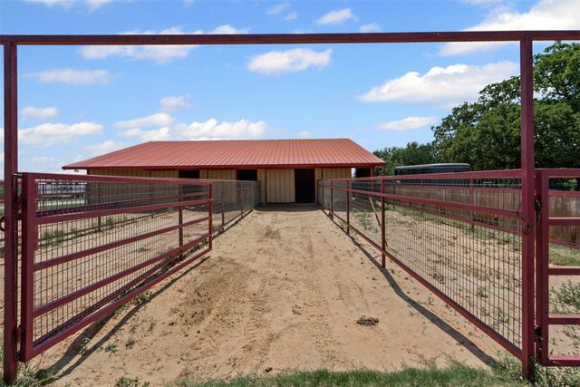 227 W Lipan Drive, Lipan, TX 76462