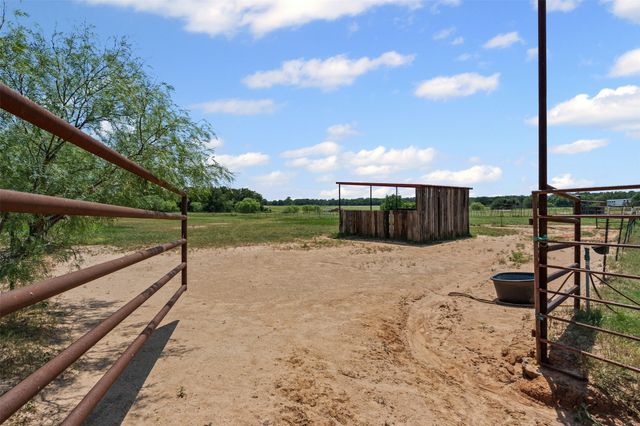 227 W Lipan Drive, Lipan, TX 76462