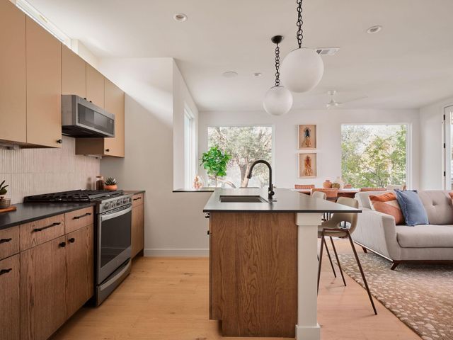 1404 Garden 2A, Austin, TX 78702
