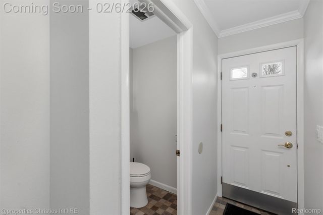 607 Fox Hills Drive N, Bloomfield Hills, MI 48304