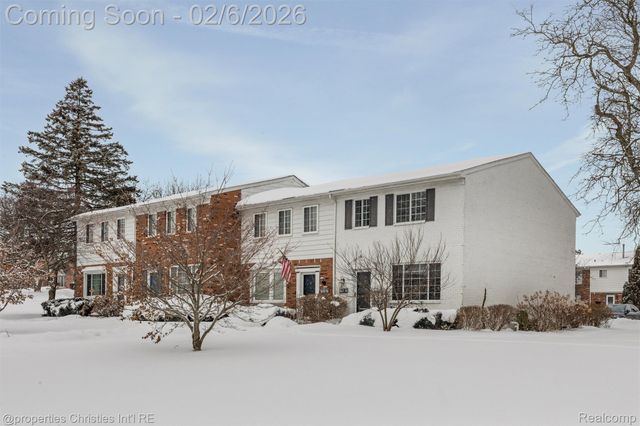 607 Fox Hills Drive N, Bloomfield Hills, MI 48304